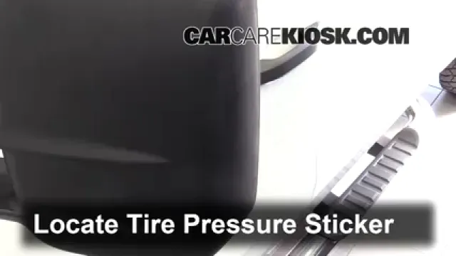 2015 Chevrolet Silverado 2500 HD LT 6.6L V8 Turbo Diesel Crew Cab Pickup Neumáticos y ruedas Controlar presión de neumáticos